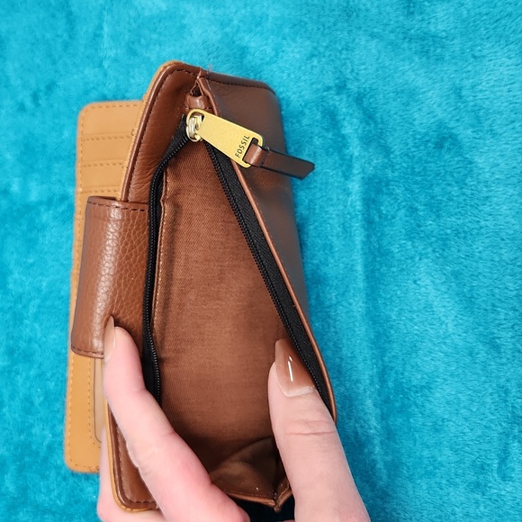 Fossil Red, Gold, Brown, and Black Bifold Leather Wallet - Picture 8 of 8